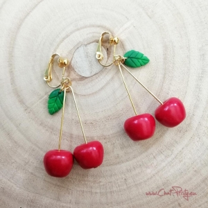 Clips d'oreilles dorées cerises