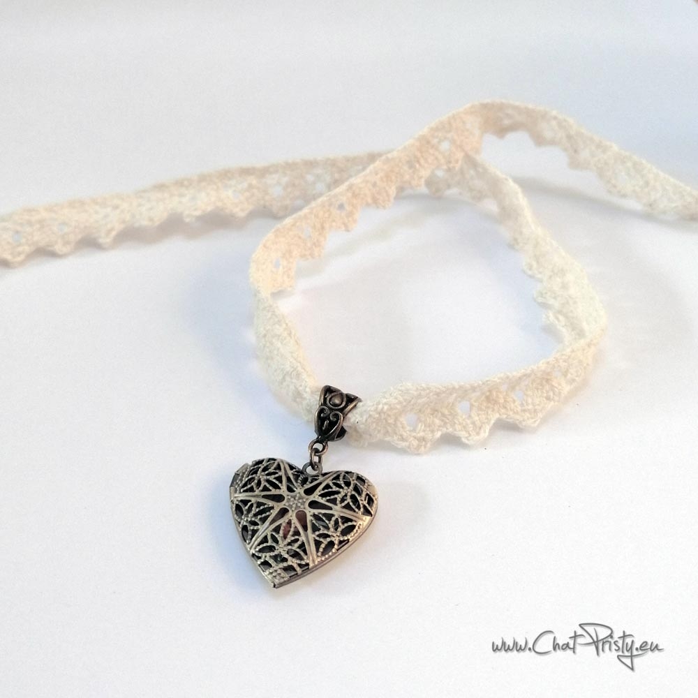 Médaillon cœur bronze ajouré à accrocher au bouquet de mariée