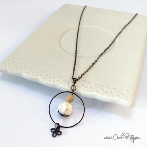 Pendentif femme perles naturelles dans anneau doré