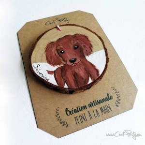 Décoration de Noël en rondin de bois avec portrait peint à la main d’un petit chien roux