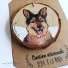 Boule de Noël personnalisée avec portrait peint d’un chien type berger noir et fauve 