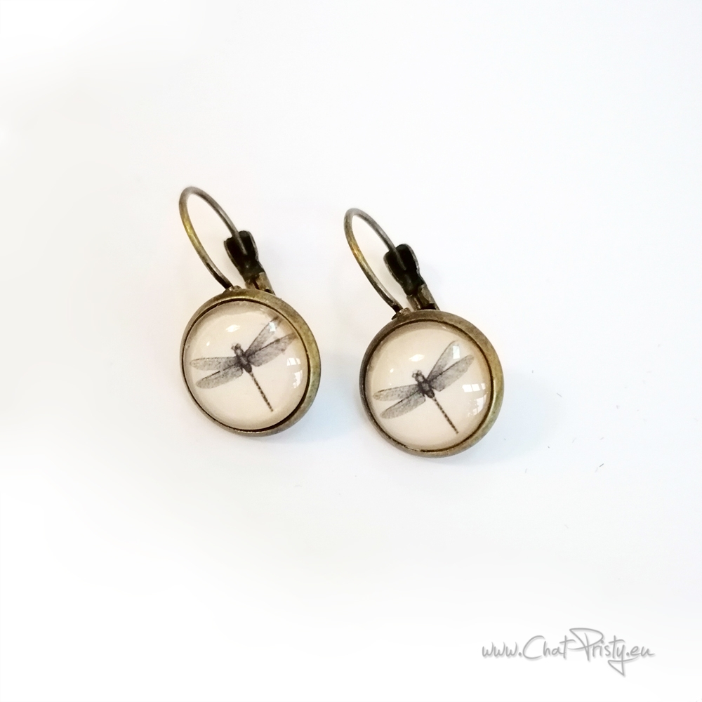Boucles d’oreilles illustrées avec libellules noires stylisées, création artisanale à l’esprit poétique et bohème