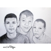 Portrait familial au crayon de trois garçons, illustration personnalisée en graphite, format A3 fait main