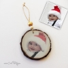 Suspension de Noël personnalisée avec portrait d’enfant imprimé sur bois rond, création artisanale Chat Pristy