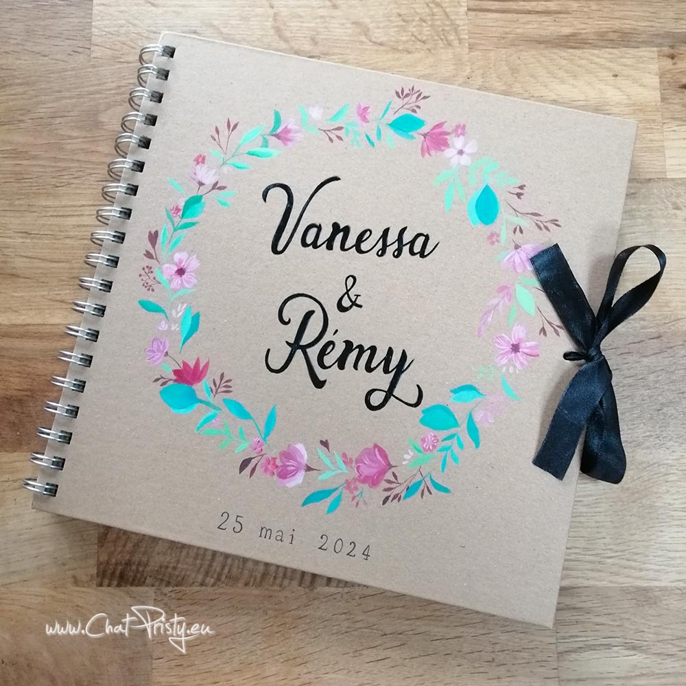 Livre d'or de mariage personnalisé – Couronne de fleurs roses
