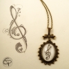 sautoir clef de sol en pendentif bijou avec dessin de créateur