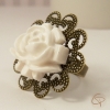 Bague fantaisie femme fleur blanche