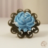 bague fleur de couleur bleu un bijou original et délicat pour femme