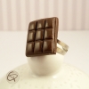 Bague chocolat noir réaliste – Bijou original en pâte polymère