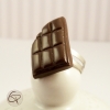Bague chocolat sur fond clair – Bijou pour femme gourmande