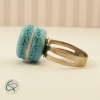 Bague fantaisie sertie d'un macaron