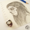 bague originale avec une illustration de catrina réalisée à la main