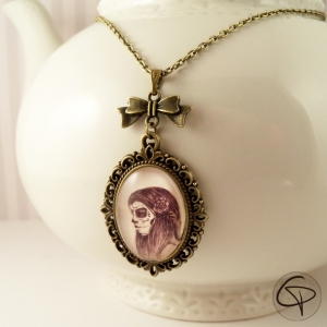 Sautoir femme bronze médaillon catrina