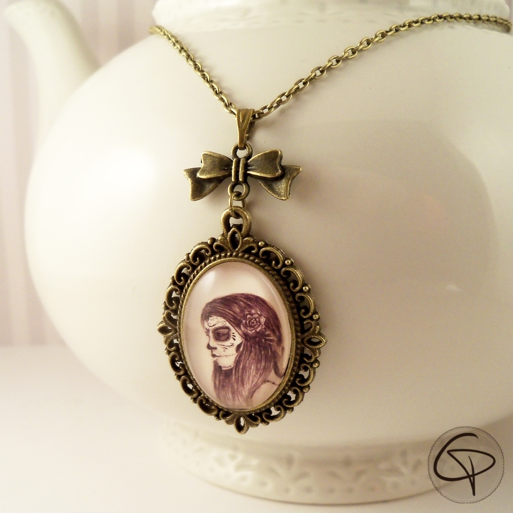 Sautoir femme bronze médaillon catrina