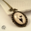 Pendentif original femme chat noir