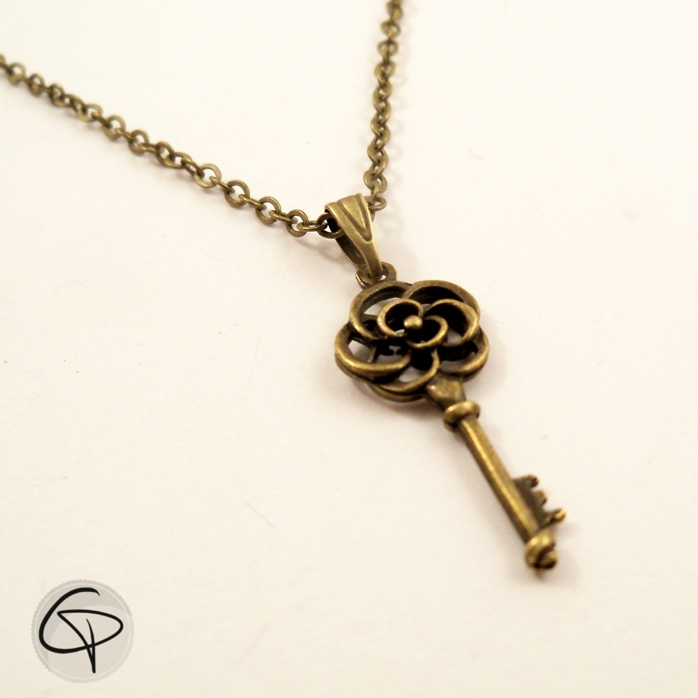 Collier ras de cou clef