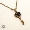 Collier ras-de-cou pendentif clef