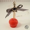 Sautoir pomme d'amour rouge carmin avec nœud dentelle noir