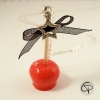 Sautoir pomme d'amour rouge cerise avec nœud organza noir
