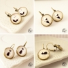 boucles d'oreilles dormeuses bronze avec dessin de chats