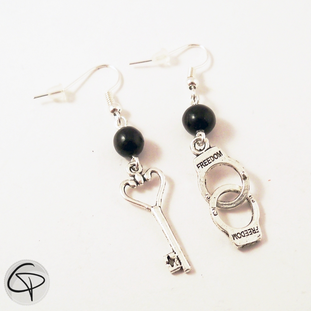 Boucles d'oreilles dépareillées argentées