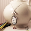 Bijou Chat Pristy pour maîtresse d'école qui déchire