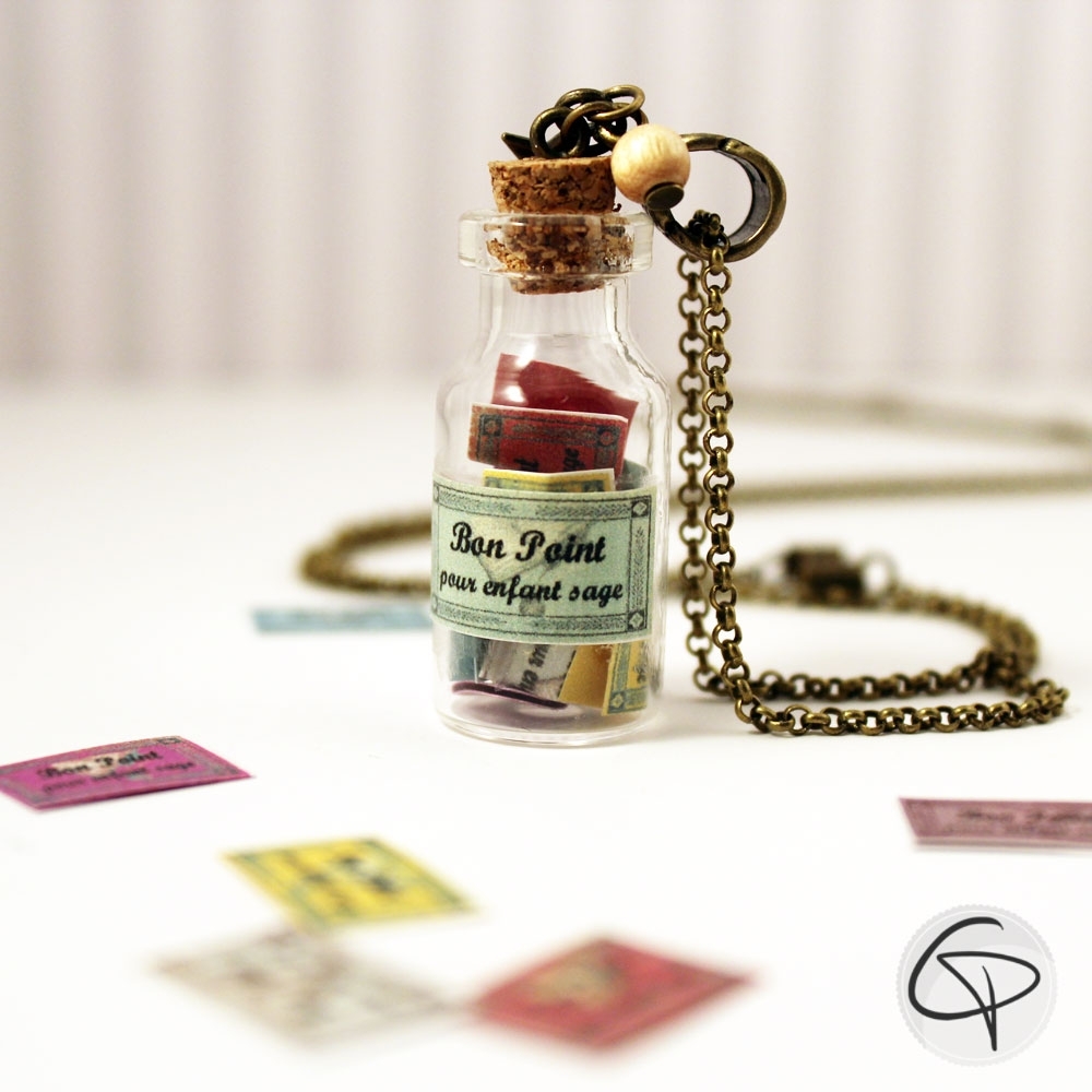 Pendentif maîtresse avec fiole aux bons points
