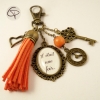 Bijou de sac pompon orange