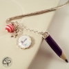 Signet institutrice médaille merci perle rose crayon de couleur violet 