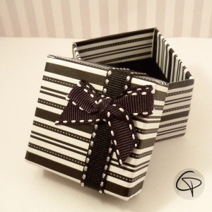 Ecrin bague noir et blanc