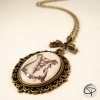 Pendentif original femme avec bustier vintage