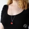Sautoir femme original pomme rouge