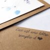 gros plan enveloppe papier kraft fournie carte voeux