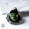 pendentif zombie vert relief médaillon bijou halloween