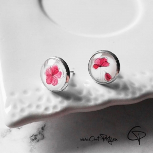 Clous d'oreilles originaux fleurs rouges