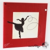 tableau danseuse ruban fine silhouette noire fond rouge