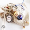 Bijou de sac poupée en bois blonde avec coeur, message personnalisé