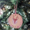 boule de noël original en bois biche personnalisée avec prénom