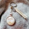 Porte-clef mamie trèfle et ruban beige