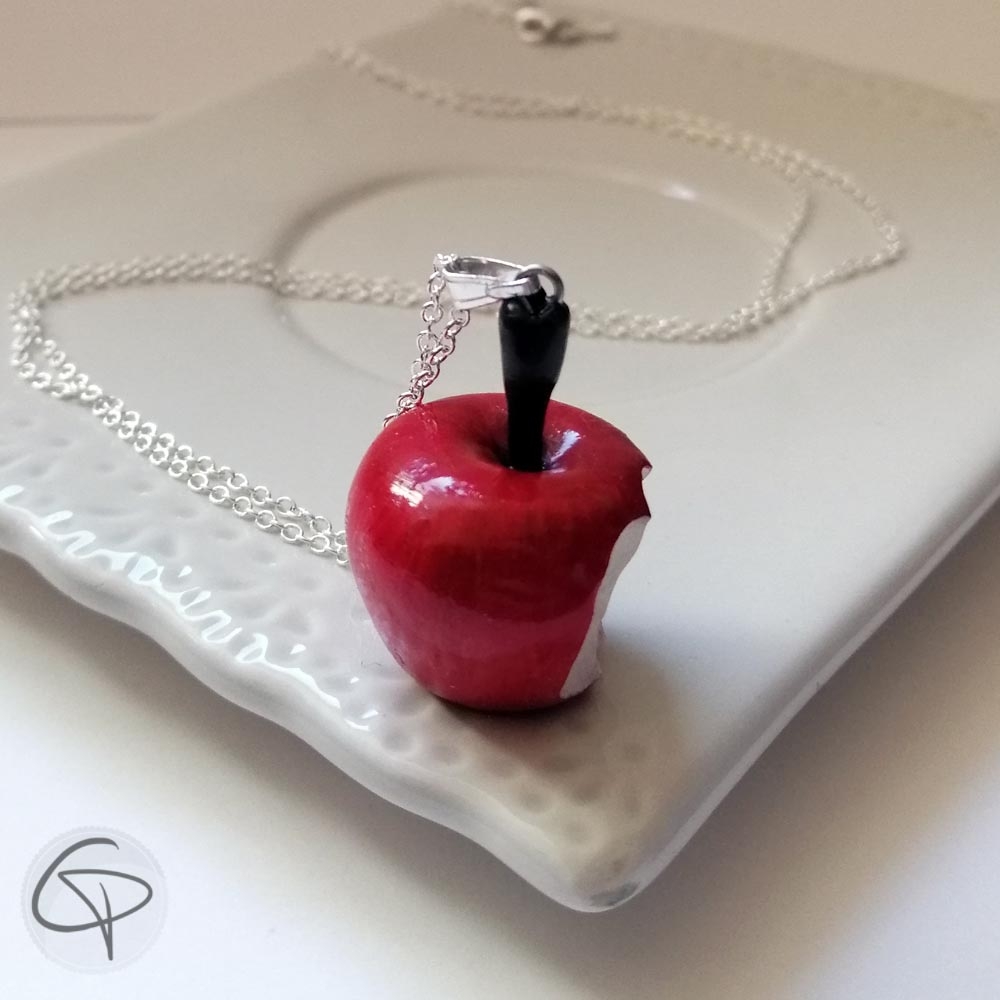 Collier pendentif pomme croquée