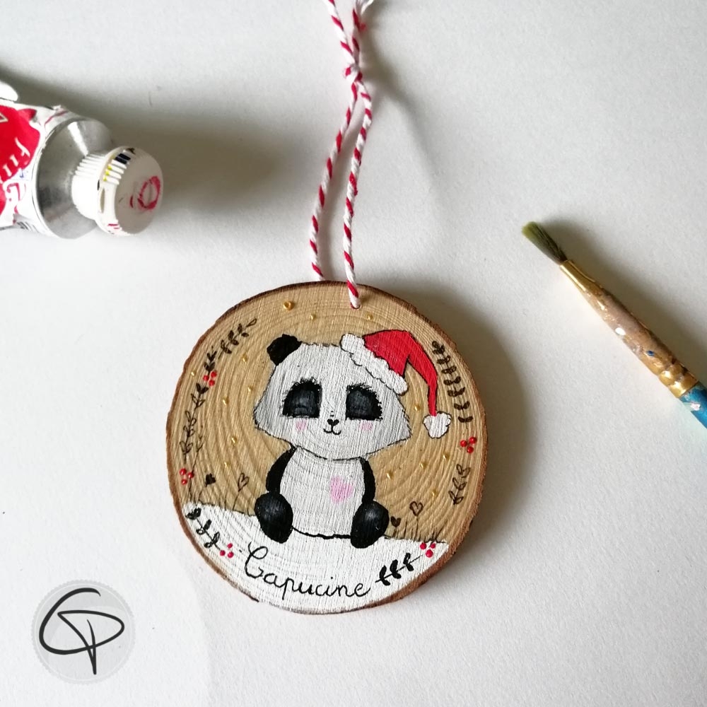 Boule de Noël en bois illustrée d'un panda