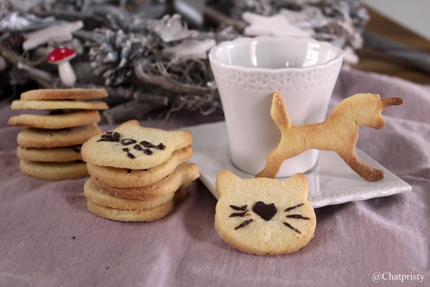 Belle présentation de biscuits de Noël Butter Bredele en forme de chat